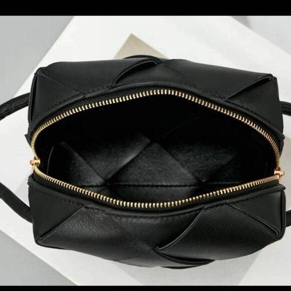 BOTTEGA VENETA Compact Woven Camera Pouch - Picture 8 of 9